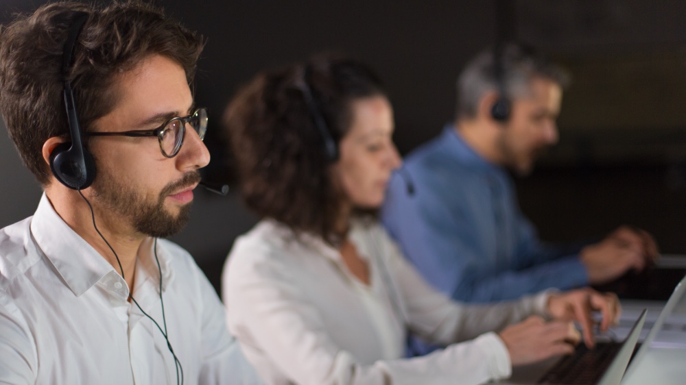 Cloud Contact Center Software: 7 Key Features and Top 6 Solutions | Message Whiz blog image